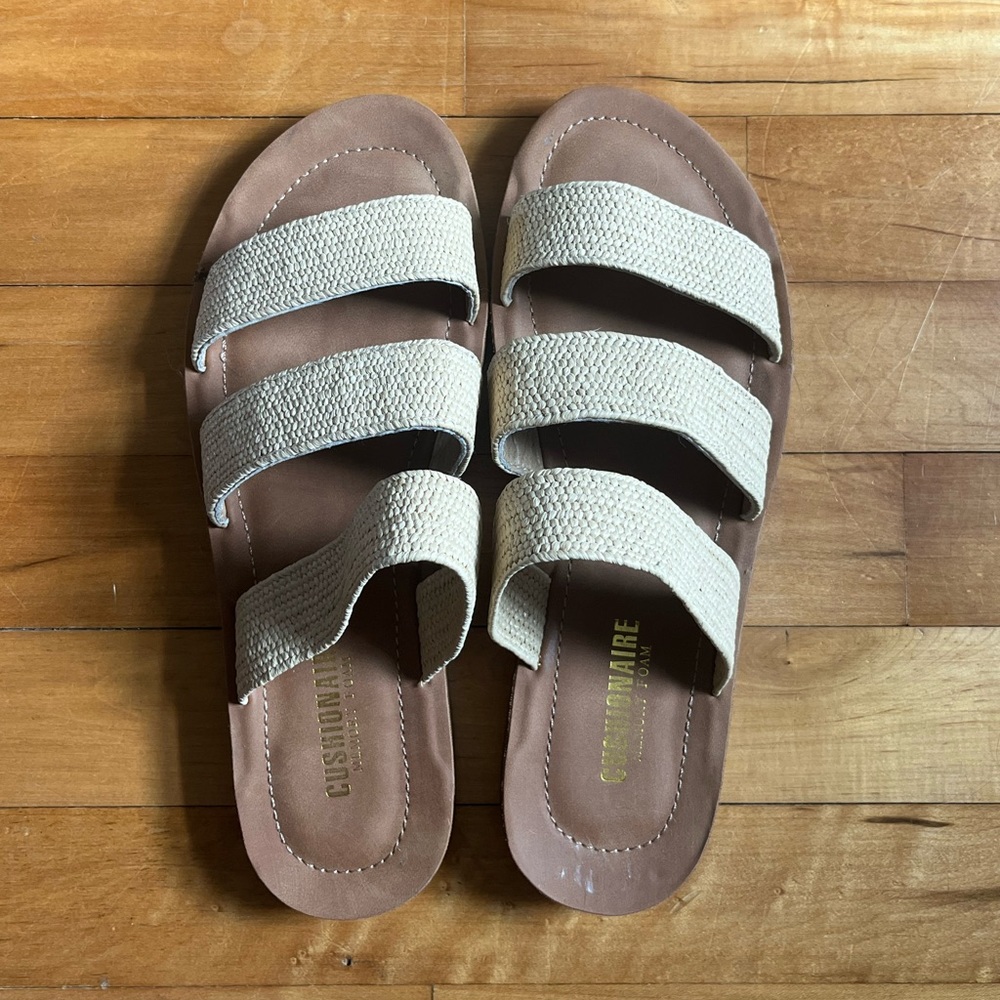 Tan sandals size 9 - Picture 1 of 1